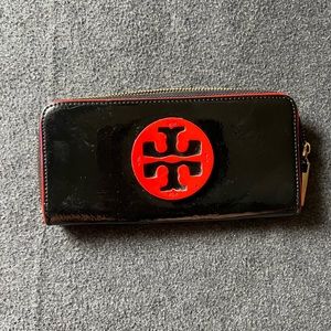 Tory Burch continental patent wallet